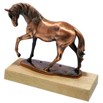 Hevospatsas puujalustalla