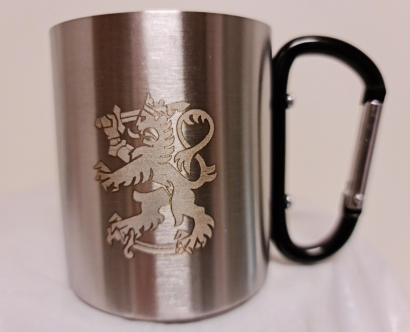 Metal muki, kaiverrus Leijona molemminpuolin 