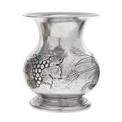 Tinavaasi rypälekoristein 